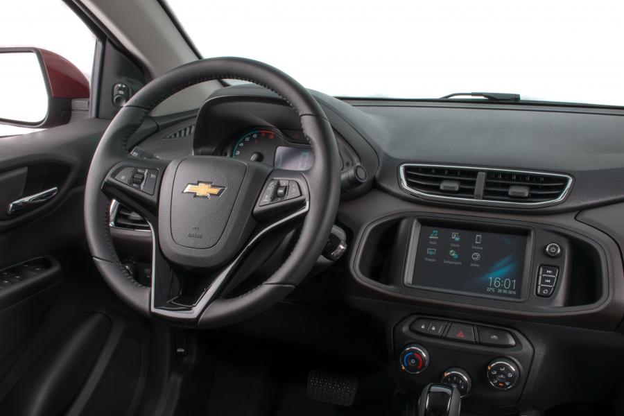 Интерьер Chevrolet Prisma 2016 года  (фото 7 из 40)